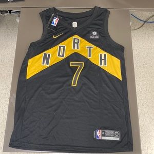 TORONTO RAPTORS GOLD AND BLACK KYLE LOWRY NUMBER 7 BASKETBALL JERSEY - NIKE
